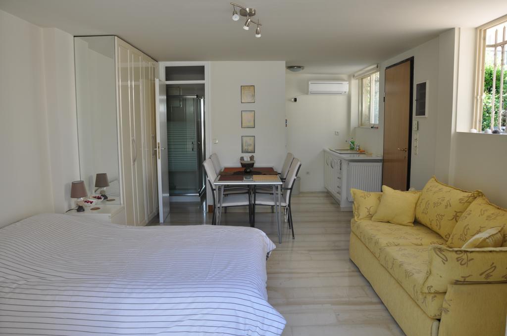 Cosy Studio With Garden / Individual Apartment Atenas Exterior foto